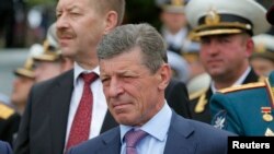66 წლის დმიტრი კოზაკი პუტინის ადმინისტრაციის უფროსის მოადგილეა. მან თითქმის დაარწმუნა სოხუმი, ხელი მოეწერა "კაბალურ" ხელშეკრულებაზე.