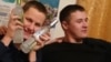 Напавший на подростков Михаил Парамонов (справа)