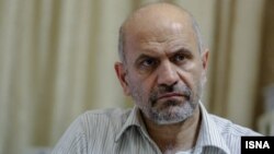 فرشاد مومنی، اقتصاددان و استاد اقتصاد توسعه دانشگاه علامه طباطبایی