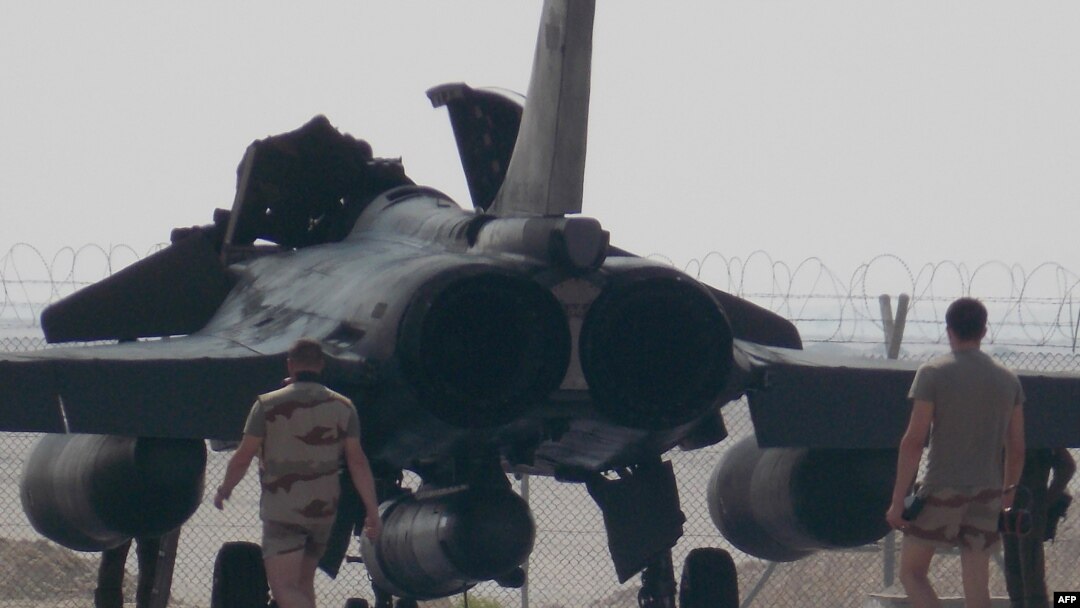 French military support staff walk towards a Rafale fighter jet. (file photo)