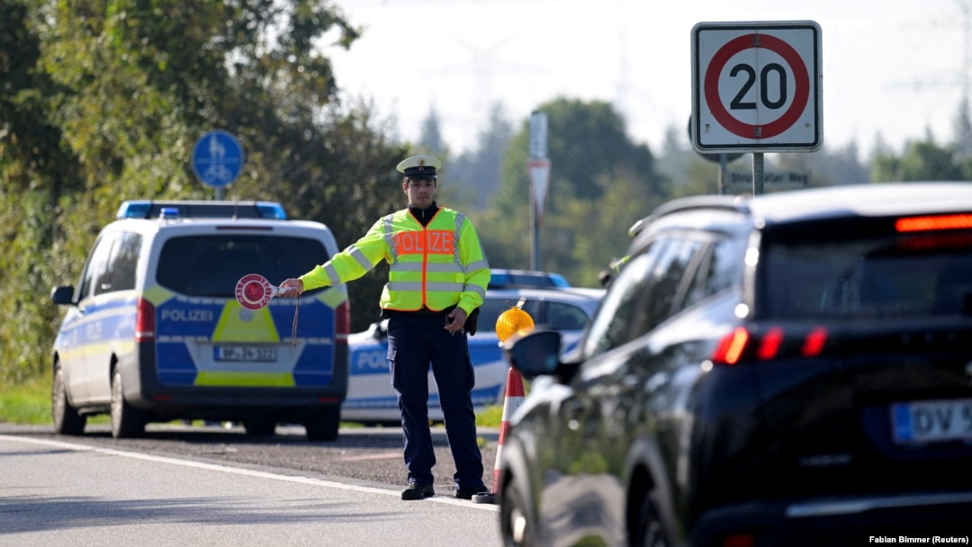 Policajac na granici Nemačke s Danskom, 16. septembar 2024.