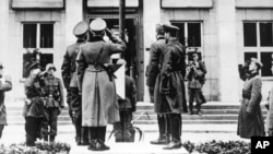 Кызыл армия менен нацисттик аскерлердин Бресттеги орток парады маалында. 22-сентябрь, 1939-жыл.