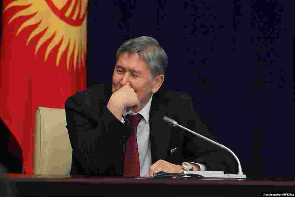 Президент КР Алмазбек Атамбаев тоже любит пошутить