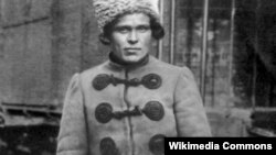 Нестор Махно (1888–1934) – український політичний і військовий діяч, командувач Революційної повстанської армії України, керівник селянського повстанського руху 1918–1921 років, відомий анархіст і тактик ведення партизанської війни 