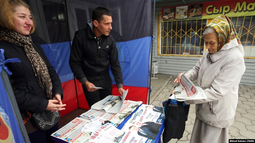 Агитационная палатка накануне так называемого «праймериз». Оккупированный Донецк, 29 сентября 2016 года