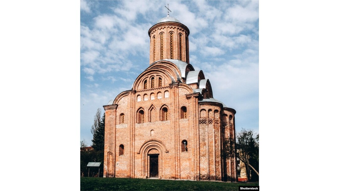 П'ятницька церква в Чернігові (Храм Св. вмч. Параскеви П'ятниці на Торгу) часів України-Русі. Побудована в кінці XII – на початку XIII століття. Нині храм Православної церкви України (ПЦУ)