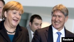 Германиянын канцлери Ангела Меркел жана Кыргызстандын президенти Алмазбек Атамбаев, 11-декабрь, 2012-жыл