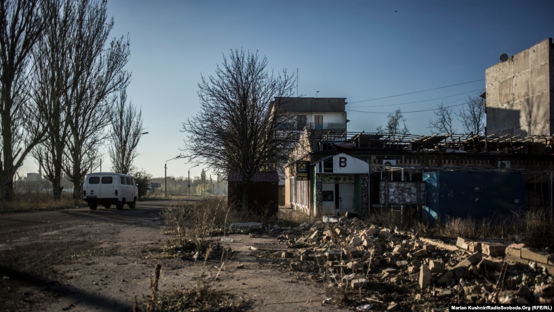 Разрушенные дома в Красногоровке. 2016 год