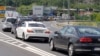Redovi automobila na slovenačko-hrvatskoj granici u Dragonji, nakon što je slovenačka vlada zvanično proglasila kraj epidemije, postajući prva evropska zemlja koja je to učinila. 15. maj 2020.