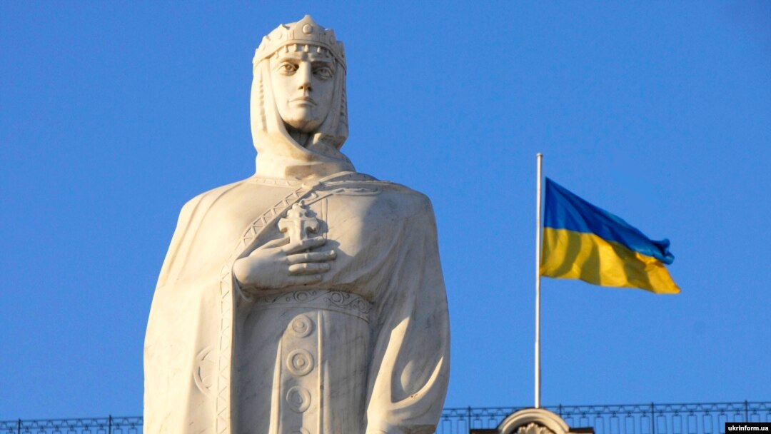 Київ. Пам’ятник Київській княгині Ользі, яка у 957 році прийняла християнство, відвідавши Константинополь