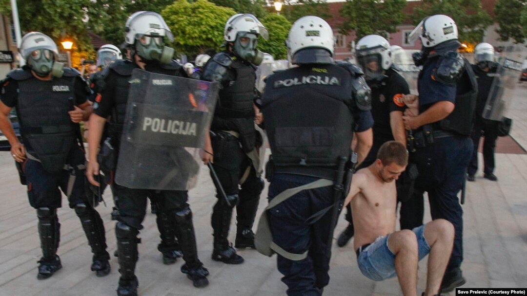 Sukobi sa policijom u Nikšiću tokom proslave Dana državnosti Crne Gore, 13. jul 2022.