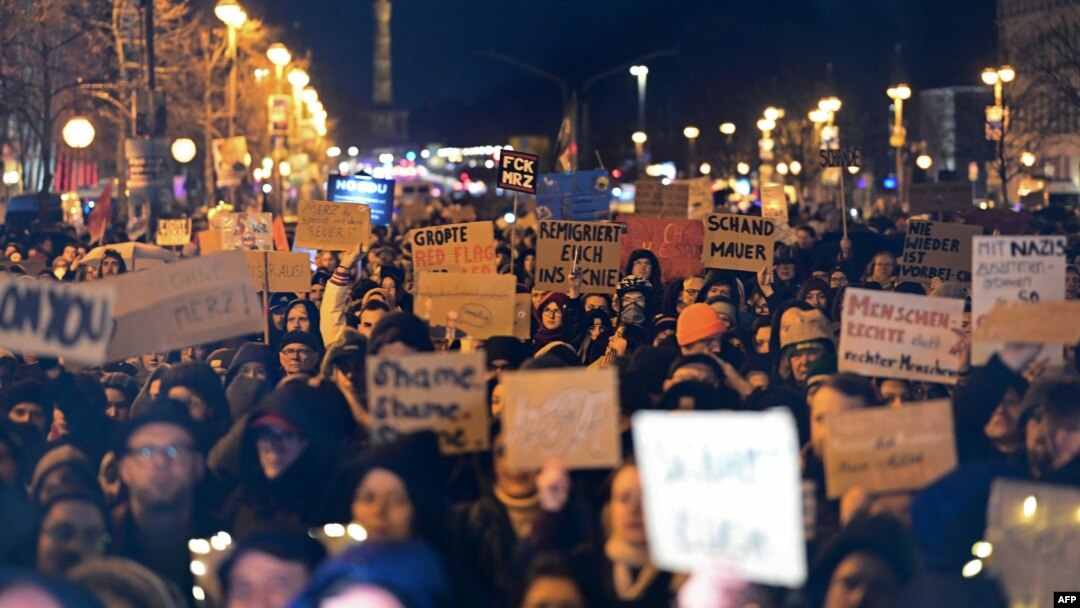 Pe 30 ianuarie, germanii au ieșit în număr mare în Berlin să demonstreze împotriva alierii CDU cu AfD, în ciuda anunțatului „cordon sanitar”.