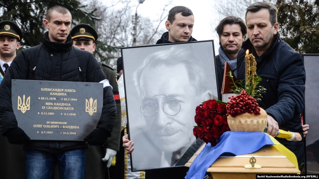 Церемонія перепоховання Олександра Олеся на Лук’янівському кладовищі. Київ, 29 січня 2017 року