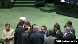 مجلس شورای اسلامی در سال جاری پس از کاهش شدید صادرات نفت کشور، چندین جلسه غیرعلنی درباره بودجه برگزار کرده‌ است.