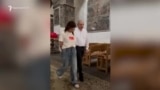 Օր 2-րդ. վարչապետն ու տիկինը շարունակում են գրել, Մայր Աթոռը դեռ լռում է