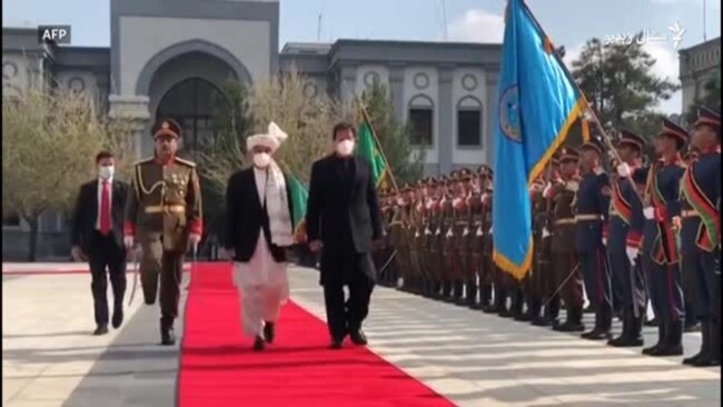 پاکستان په افغانستان کې د تاوتریخوالي کمولو هڅه کوي: عمران خان