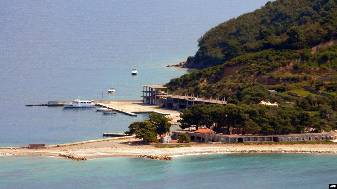 Umjesto park - šume, Školj postaje gradilište