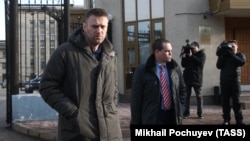 Алексей Навальный һәм адвокат Вадим Кобзев, 2015 ел