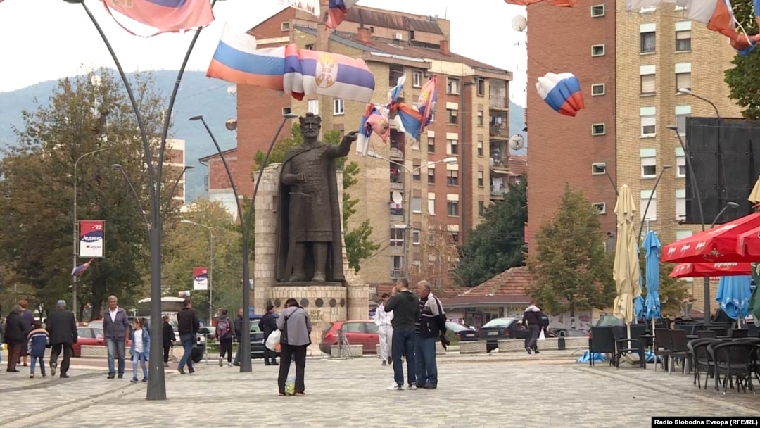 Zastava Srbije i Rusije u Severnoj Mitrovici