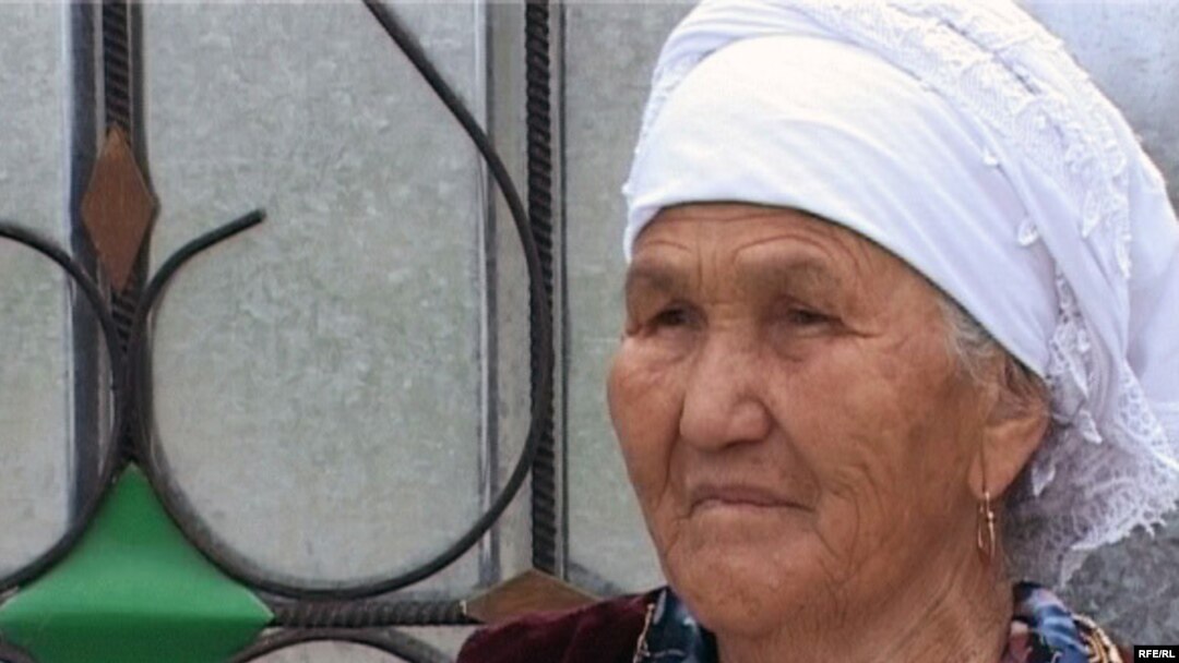 Мать-героиня Нургайша Нугуманова, жительница села Оргусак Алматинской области. Май 2010 года. 