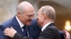 Александр Лукашенко менен Владимир Путин Минсктеги ЖККУ саммити учурунда. 30-ноябрь, 2017-жыл. 
