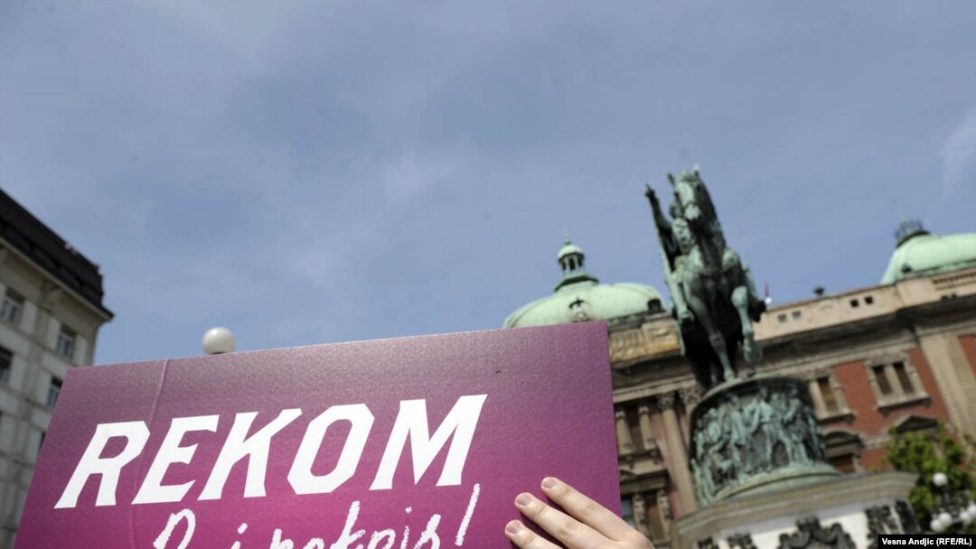 Prikupljanje potpisa za REKOM u Beogradu, april 2011
