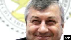 На совещании с главами силовых ведомств президент самопровозглашенной республики Южная Осетия Эдуард Кокойты заявил, что он «за то, чтобы провести частичное сокращение министерства обороны."