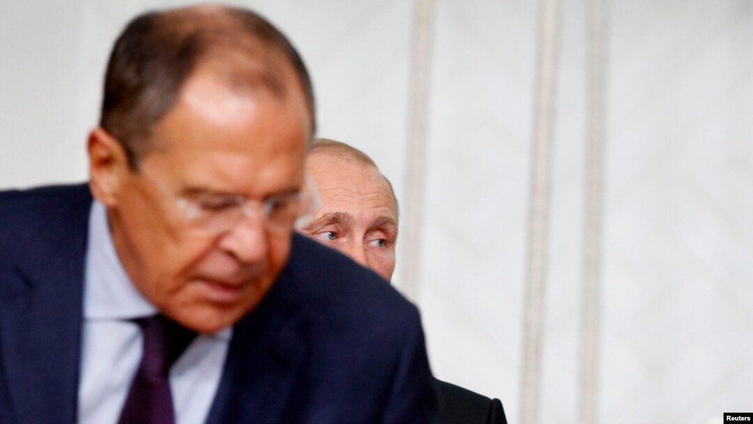 Russian Foreign Minister Sergei Lavrov (front) and President Vladimir Putin at a signing ceremony in Mongolia on September 3