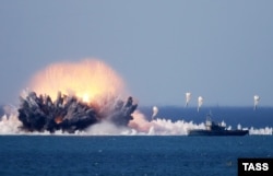 Вибух вакуумної бомби в акваторії Чорного моря під час російських військових навчань «Кавказ-2016» неподалік кримського полігону «Опук». Архівне фото