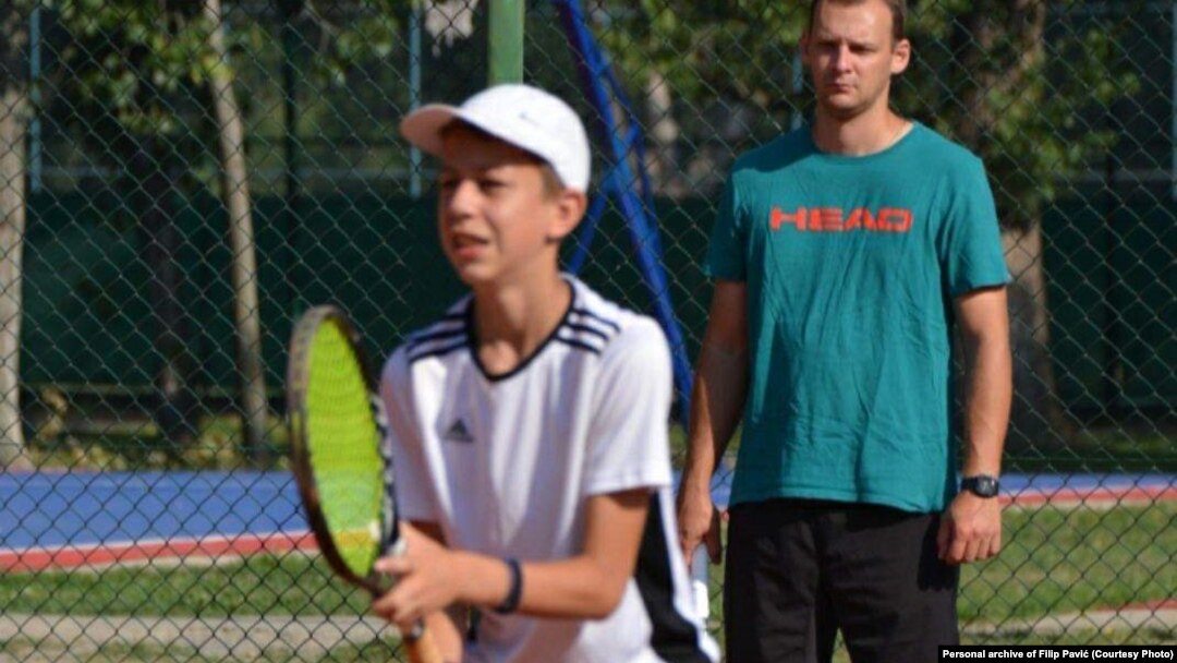 Filip Pavić (s reketom u rukama) kaže da bi voleo da jednoga dana igra i za reprezentaciju ali za sada nije dobio poziv ni od Kosova ni od Srbije.