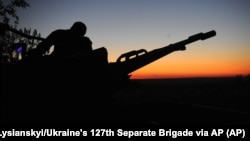 Українські військові готуються відбивати повітряний напад, фото ілюстративне