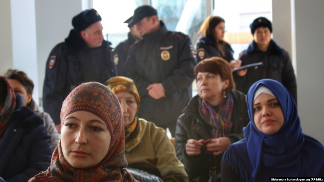 «У першу ж зустріч до нас підійшов власник закладу, де ми зібралися, і сказав, що йому телефонували з ФСБ»