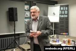 Уладзімер Арлоў на ўручэньні прэміі Адамовіча, 2017 год
