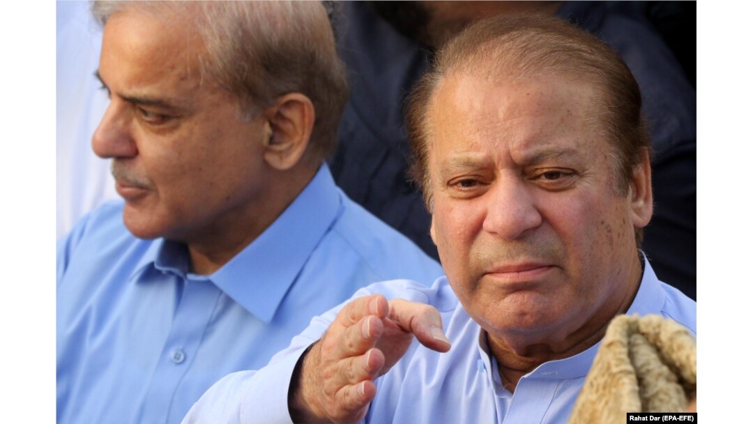 Shehbaz Sharif (left) with his elder brother, Former Prime Minister Nawaz Sharif, in 2018.