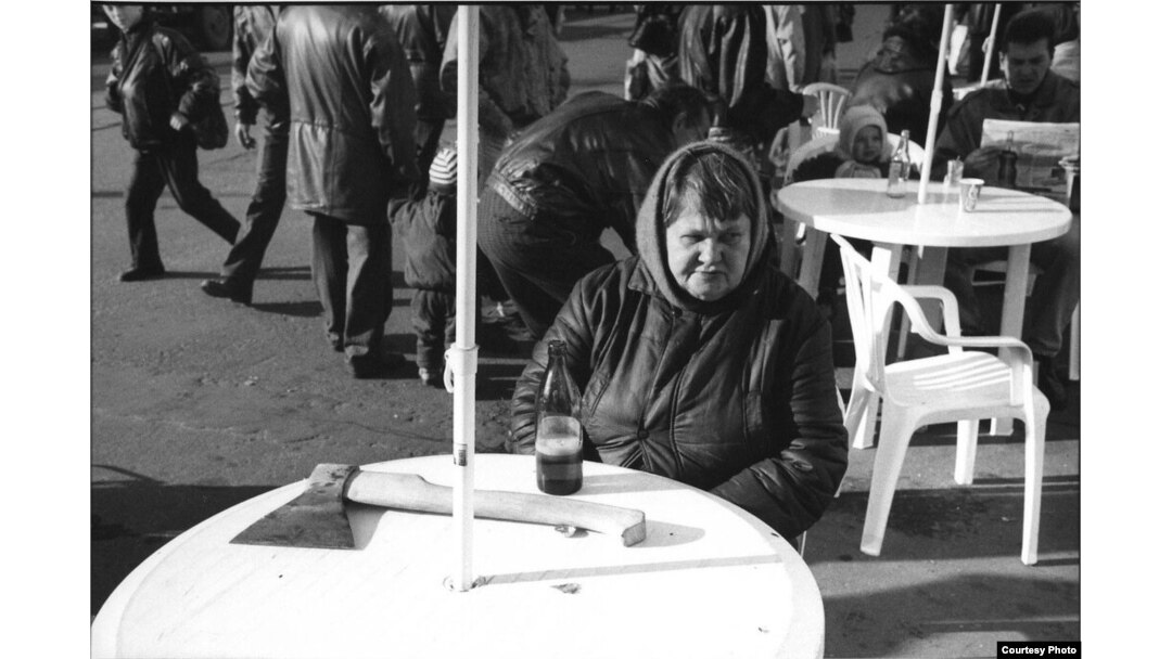 According to photographer and critic Oleksandr Lyapin, Ranchukov wanted to capture for younger generations "the faces of Soviet people -- in a way very different from how they are presented on posters."
