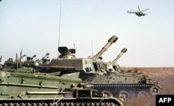 Російська бойова техніка в Наурському районі Чечні, жовтень 1999 року