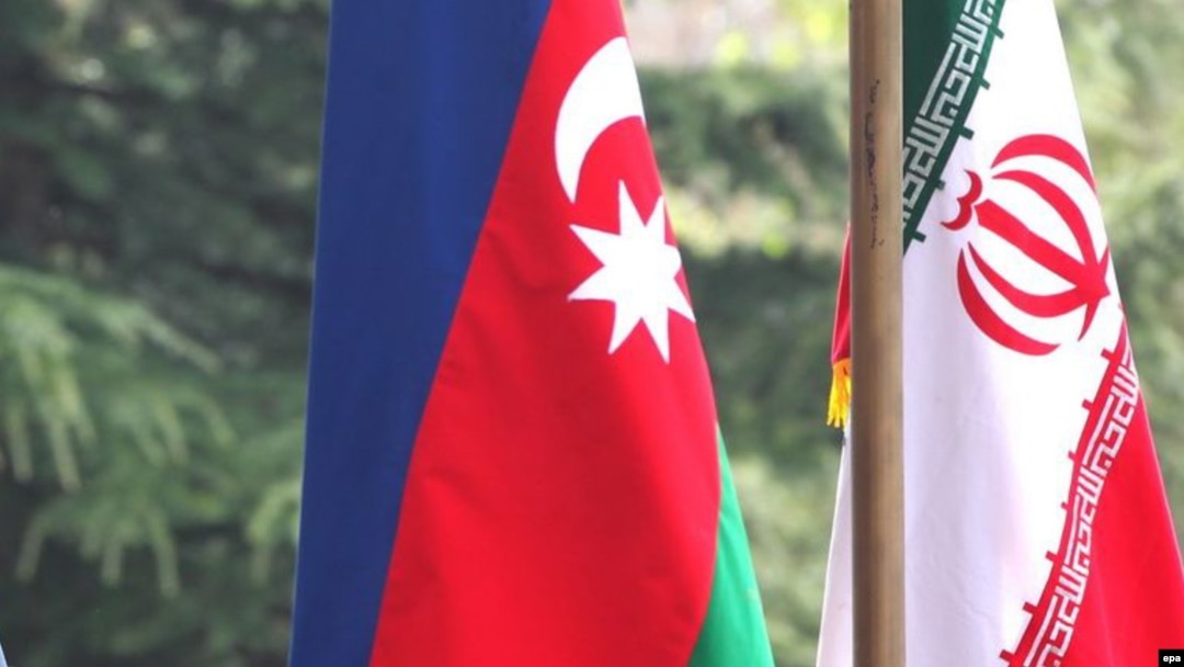 Azərbaycan və İran bayraqları