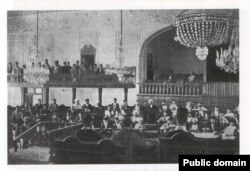 نمایی از نخستین دوره مجلس شورای ملی ایران که به دستور محمدعلی شاه، به توپ بسته شد.
