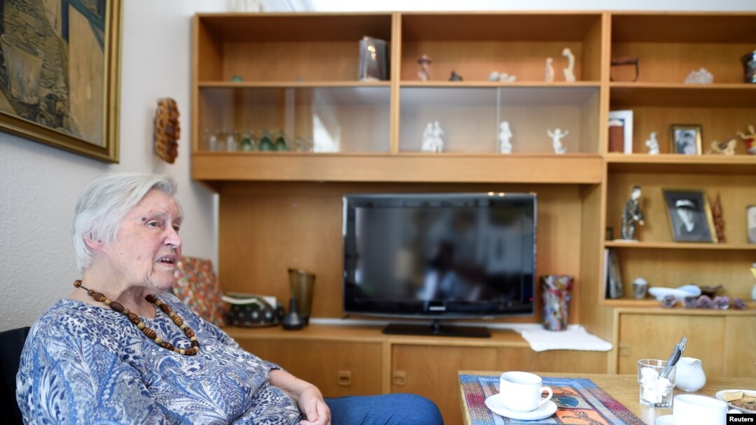 92-godišnja Aase Blytsoe, koja ima demenciju, u svom apartmanu u staračkom domu u danskom gradu Aarupu.