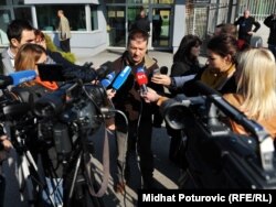 Edin Ramulić na protestu ispred Suda BiH, 2. novembar 2011.