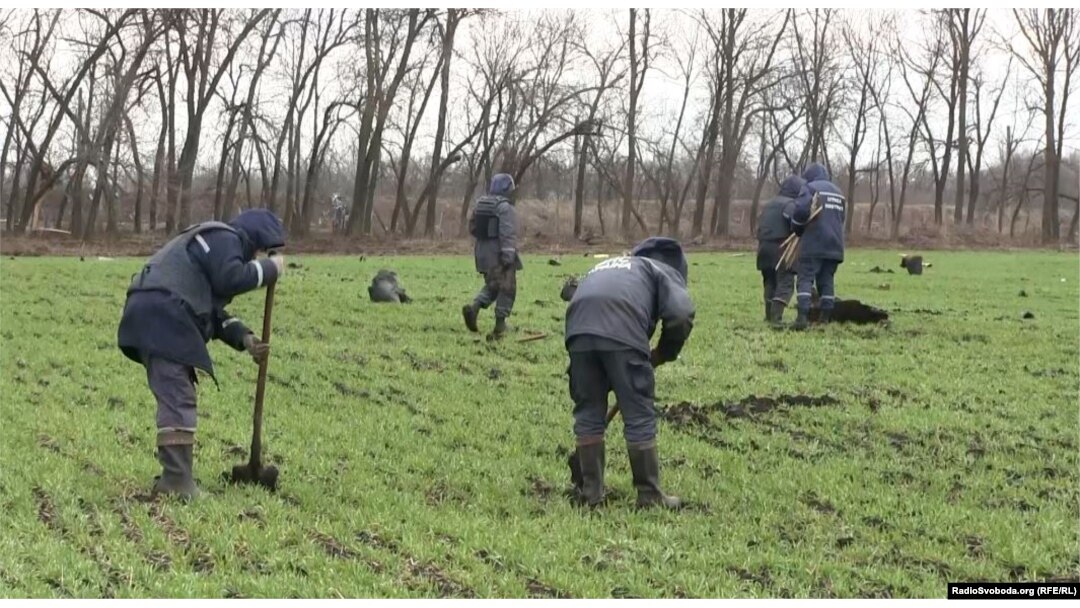 Навколо Балаклії сапери продовжують розміновувати поля