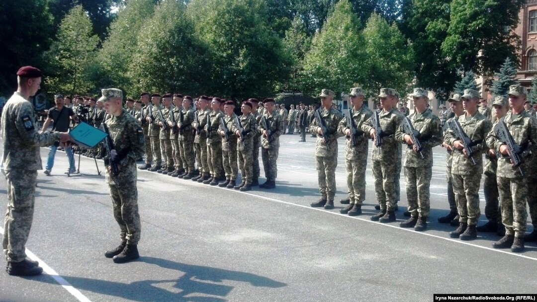 Першокурсники-морські піхотинці складають військову присягу, 31 серпня 2018 р.