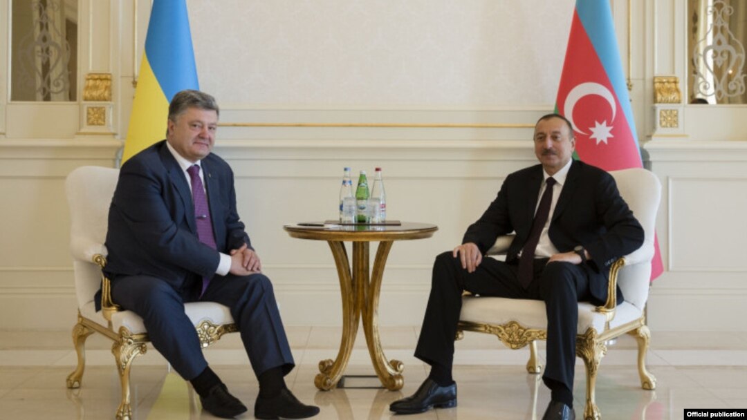 Президент України Петро Порошенко і президент Азербайджану Ільхам Алієв під час зустрічі у Баку, 14 липня 2016 року