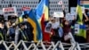 Під час акції протесту проти агресії Росії щодо України біля російського посольства в Японії. Токіо, 23 лютого 2022 року 