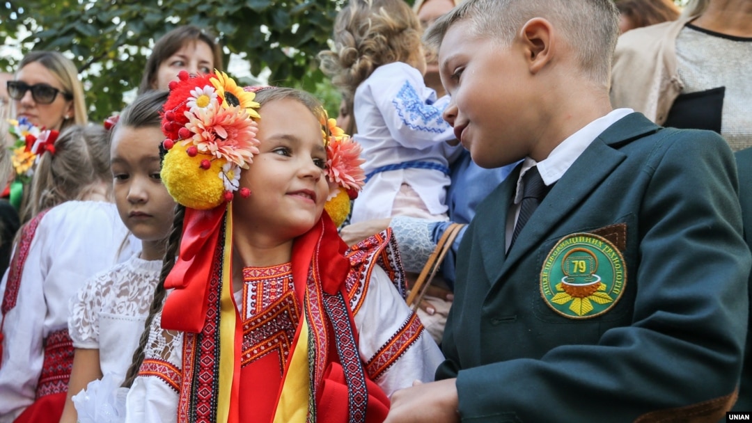  Святкування Дня знань в одній із шкіл Києва