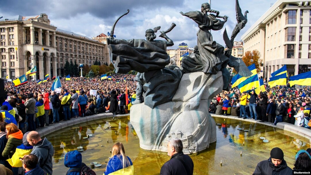 Віче «Зупинимо капітуляцію!» на майдані Незалежності у столиці України. Київ, 6 жовтня 2019 року