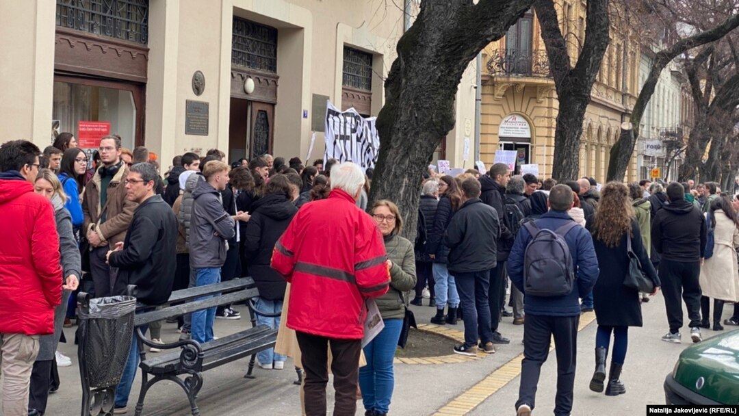Protest ispred Muzičke škole u Subotici, 30. januar 2025.