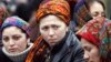 "Soňky döwürde... özge pikirli raýatlara garşy açyk-aýdyň basyşlaryň güýçlenmegi ýerli ýaşaýjylaryň aladasyny artdyrýar". Illýustrasiýa suraty