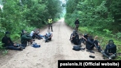 Мігранты на літоўскай мяжы