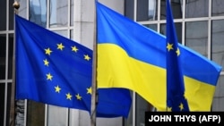 За словами джерел видання, в Єврокомісії чітко усвідомлюють необхідність надіслати сильний сигнал президентові Росії Володимиру Путіну